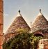 <p class="MsoNormal" style="text-align: justify;"><span style="font-size: 14.0pt; line-height: 107%;">La <strong>dimora di Carlo Formigoni</strong>, patrimonio artistico in Valle d’Itria, <strong>dal 2 al 5 luglio</strong>, apre le sue porte ad un’edizione speciale del <strong><em>Puglia Showcase 2025</em></strong> organizzato da <strong>Puglia Culture</strong>. </span></p>
<p class="MsoNormal" style="text-align: justify;">Instancabile formatore e pedagogo, originario del Mantovano, Carlo Formigoni è cresciuto artisticamente tra Londra, Berlino, Palermo e Milano fino ad arrivare, nel 1979, alla Puglia, dove fonda il <strong>Teatro Kismet di Bari</strong>.</p>
<p class="MsoNormal" style="text-align: justify;">È proprio in questi anni pugliesi che Formigoni scopre la Valle d’Itria, decidendo di acquistare una masseria di trulli nei pressi di <em>Cisternino</em> per trasformarla nella propria residenza, luogo dove riceve attori, poeti e drammaturghi pugliesi e artisti conosciuti negli anni.</p>
<p class="MsoNormal" style="text-align: justify;">Nel tempo, il <strong><em>Piccolo Anfiteatro di Carlo Formigoni </em></strong>è diventato un luogo conosciuto e riconosciuto, oltre che dalla gente del posto, anche da numerosi artisti, formazioni teatrali e spettatori provenienti da tutte le parti d’Italia e d’Europa, curiosi di assistere alle prove e ai debutti degli spettacoli selezionati e di seguirne l’evoluzione dei temi e dei linguaggi artistici, legati profondamente ai mutamenti sociali in atto.</p>
<p class="MsoNormal" style="text-align: justify;">La recente scomparsa di Formigoni, avvenuta il 6 febbraio 2024, oltre a turbare il mondo del teatro europeo, ha fatto virare la progettualità del <strong>Teatro delle Forche</strong>, comportando l’obbligo, ma soprattutto l’onore, di continuare a diffondere il suo operato e mantenere viva la comunità nata intorno alla sua residenza.</p>
<p class="MsoNormal" style="text-align: justify;">Ed è così che, in queste quattro giornate interamente dedicate alla Puglia, questo luogo artistico ospiterà le varie compagnie di danza e teatro – scelte tramite <em>bando pubblico</em> – per il progetto già citato Puglia Showcase 2025.</p>
<p class="MsoNormal" style="text-align: justify;">I protagonisti assoluti saranno le 11 produzioni di teatro e danza contemporanea che saranno allestiti per l’occasione fra il <strong>Teatro Comunale di Cisternino Paolo Grassi</strong>, il <strong>Teatro Verdi di Martina Franca</strong> e, appunto, il <strong>Piccolo Anfiteatro di Carlo Formigoni ad Ostuni</strong>.</p>
<p class="MsoNormal" style="text-align: justify;">E proprio nella dimora di Formigoni, ad intrattenere ospiti e pubblico, sarà il <strong>Villaggio Puglia</strong> dove artisti organizzatori e pubblico potranno incontrarsi e conoscersi per<span style="mso-spacerun: yes;">  </span>favorire collaborazioni future.</p>
<p class="MsoNormal" style="text-align: justify;">Il forte radicamento nel mondo teatrale italiano, l’esperienza di residenza artistica, la conoscenza delle realtà emergenti della scena contemporanea e la collaborazione con gli enti territoriali rappresentano il primo importante passo verso la più ambiziosa operazione di trasformazione dell’<em>Aia </em>e del <em>Piccolo Anfiteatro </em>in luoghi di <em>residenza</em> <em>teatrale internazionale, </em>dove un giorno ospitare giovani compagnie che vorranno sperimentare nuovi processi e linguaggi teatrali e offrire loro nel Festival estivo un momento di restituzione pubblica.</p>
<p class="MsoNormal" style="text-align: justify;">Per scoprire il programma, visita il sito di <a href="https://www.pugliashowcase.it/programma/" target="_blank" rel="noopener">Puglia Showcase</a>!</p>
<p class="MsoNormal" style="text-align: justify;"><em>Puglia Showcase è un progetto di Regione Puglia - Assessorato alla Cultura, tutela e sviluppo delle imprese culturali, ideato e realizzato da Puglia Culture. Questa edizione è in collaborazione con il Comune di Cisternino, il Comune di Martina Franca, il Comune di Ostuni, l’Università degli Studi di Bari Aldo Moro – DIRIUM (Dipartimento di Ricerca e Innovazione Umanistica) e in partnership con ANCT (Associazione Nazionale Critici di Teatro) e l’Ordine dei Giornalisti Puglia. #pugliashowcase2025 #pugliaculture</em></p>